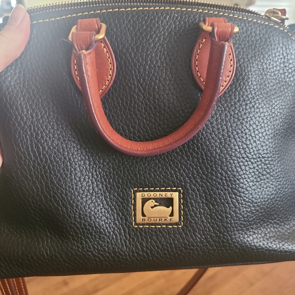 Dooney & Bourke purse - Picture 1 of 6